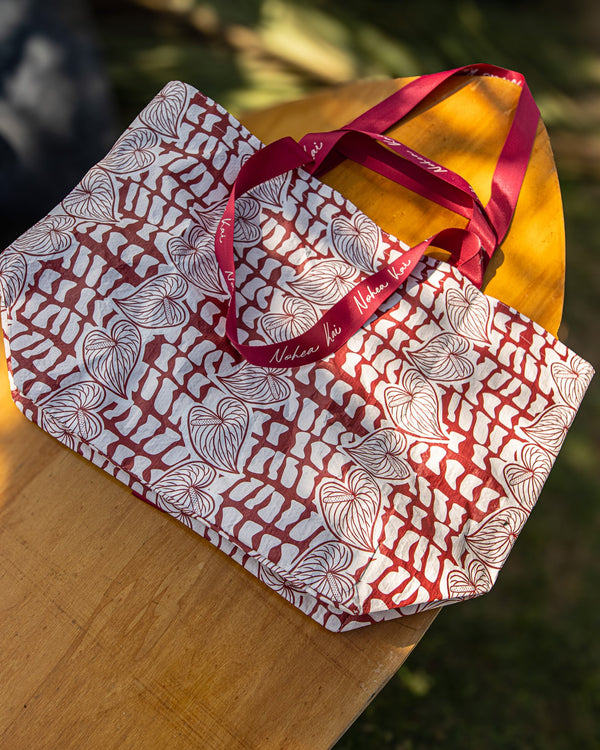 Kai Small Carry Tote in Ruby Anthurium
